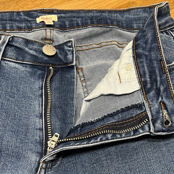 Reba Raw Hem Stretchy Skinny Medium Wash Denim Blue Jeans - Women’s Size 12 - Picture 11 of 16